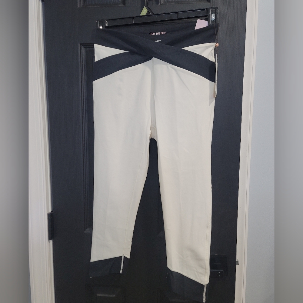Calia off white/ cream and black capris leggings medium